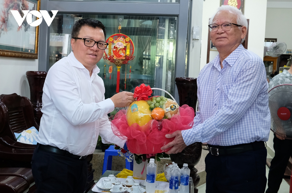 Chủ tịch Hội Nhà báo Việt Nam thăm các nhà báo lão thành tại Đà Nẵng
